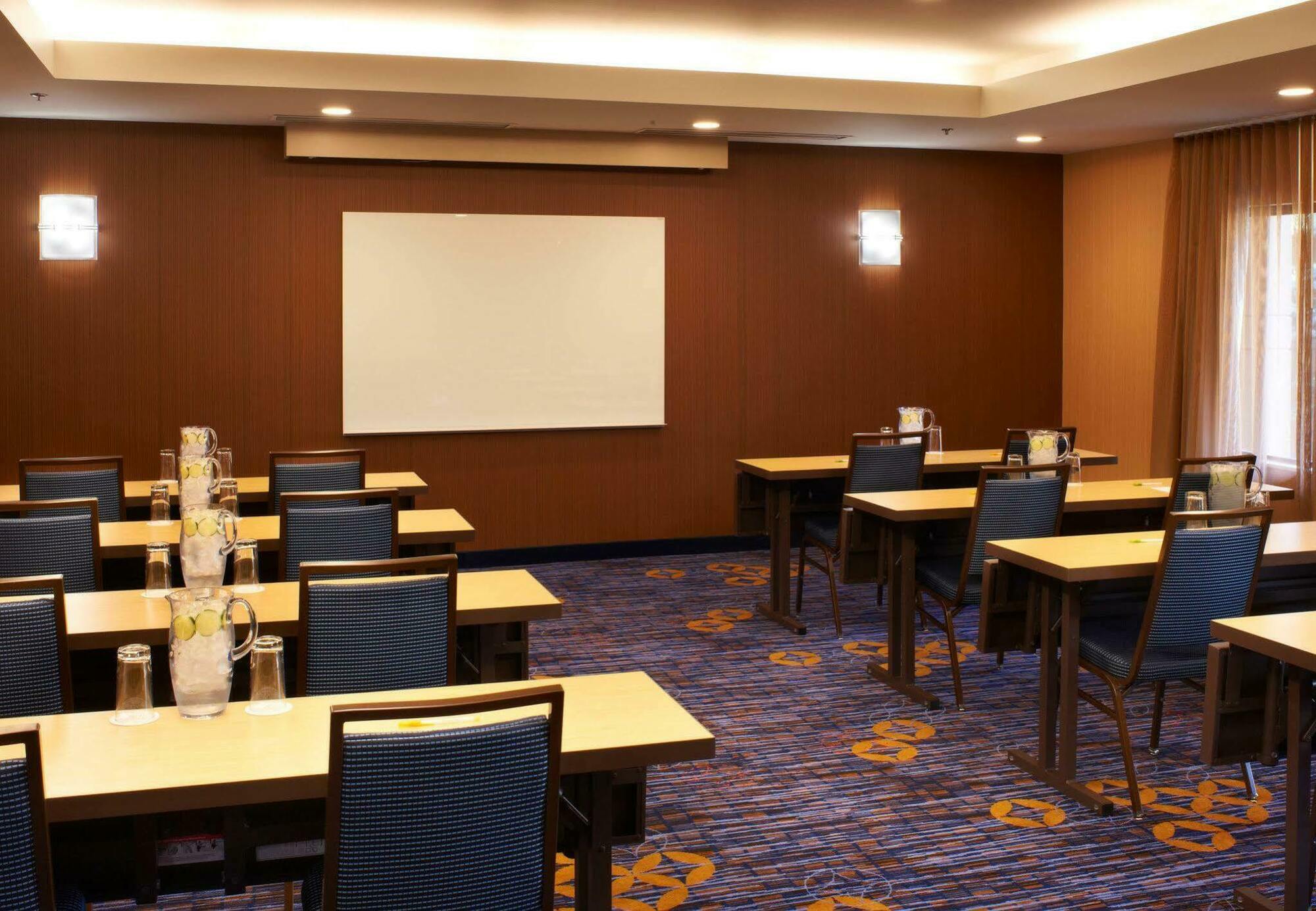 Courtyard By Marriott Cleveland Westlake Business photo